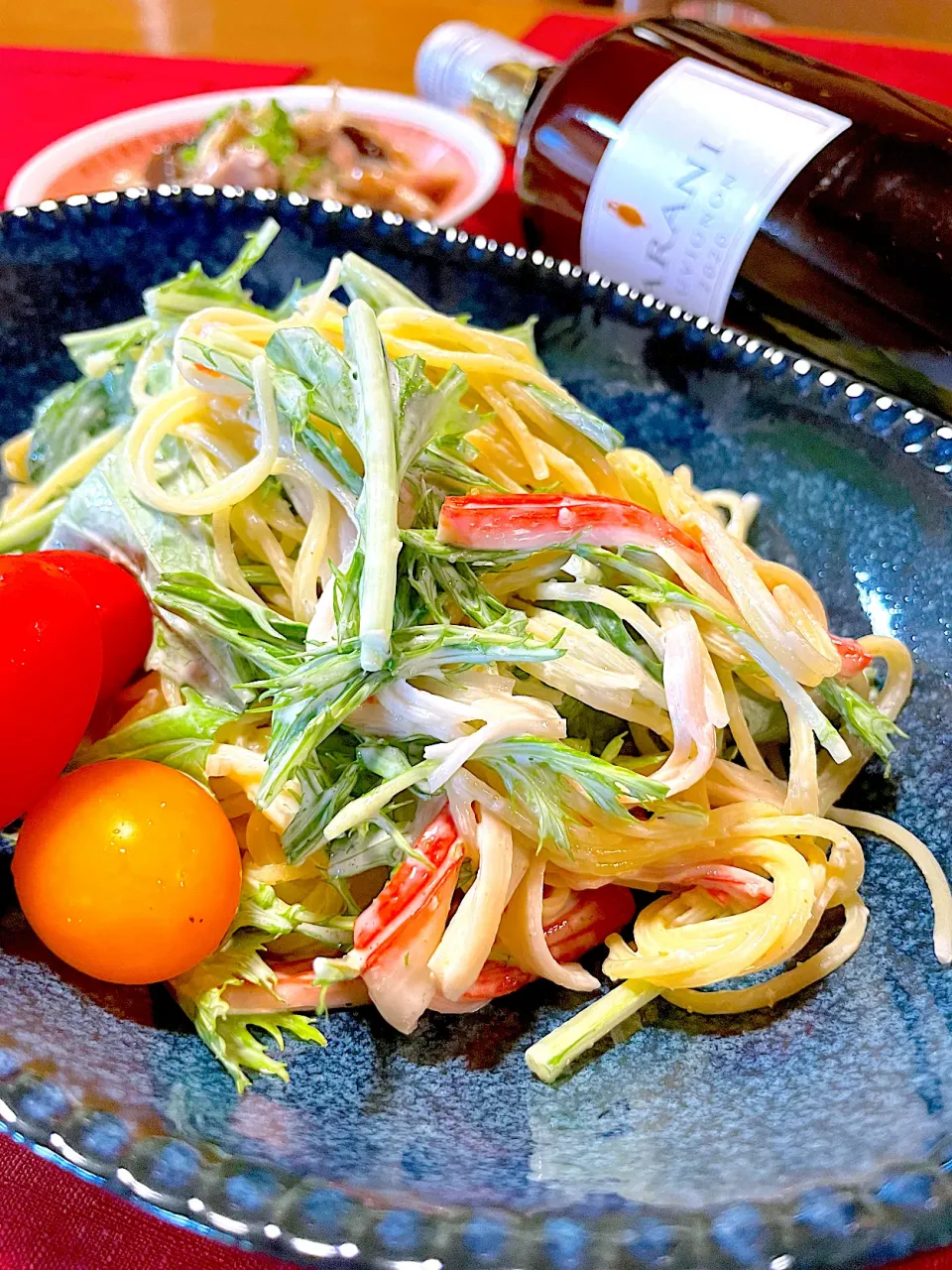 まりおさんの料理 水菜とｶﾆｶﾏの柚子胡椒ﾏﾖｻﾗｽﾊﾟ|おかちさん