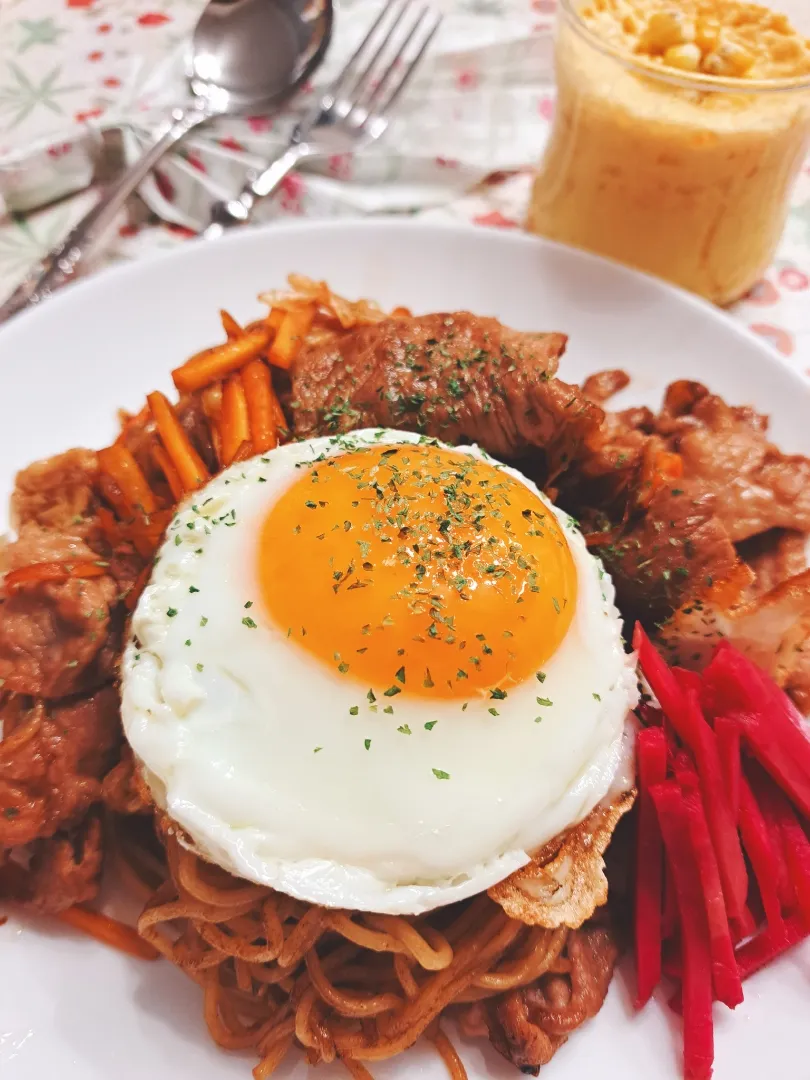 【目玉焼きそば＆トウモロコシのすり流し】|梨々香さん