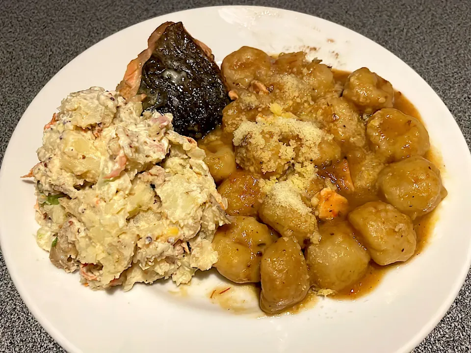 Potato pasta (Gnocchi) & Potato salad|270w178bさん