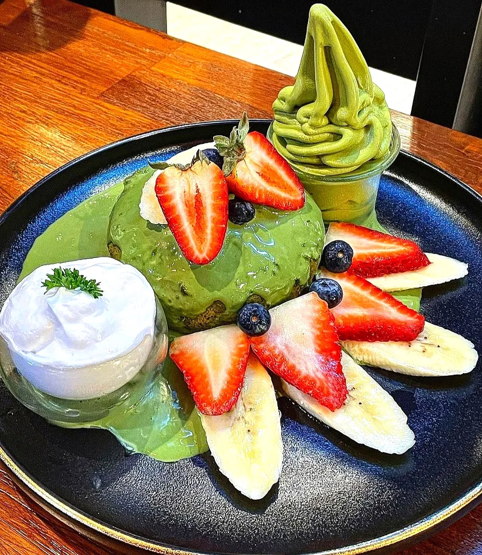 Rich & Luscious Matcha Lava Cake & Ice Cream 🍵🍰🍨🍓🍌🤤💚|An'leeさん