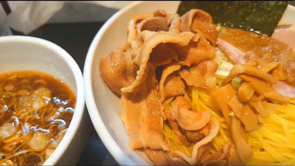 Snapdishの料理写真:【がんこのつけ麺を初体験】
一条流がんこラーメン総本家分家 
四谷荒木町
エビつけ麺 (1,200円)
＋割スープ (純正100スープ、無料)
@四谷三丁目4分
(JR新宿駅から徒歩27分)
23183 (192,850)|大脇さん