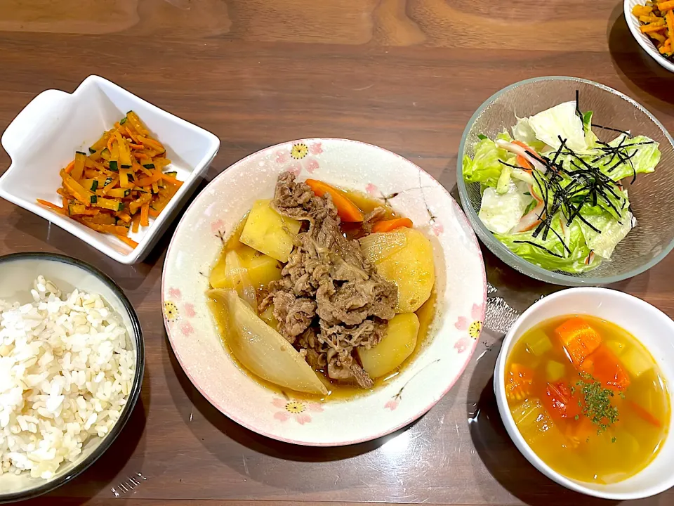 Snapdishの料理写真:肉じゃが　色々野菜のコンソメスープ　レタスとカニかまのマヨポンサラダ　かぼちゃと人参の胡麻きんぴら|おさむん17さん