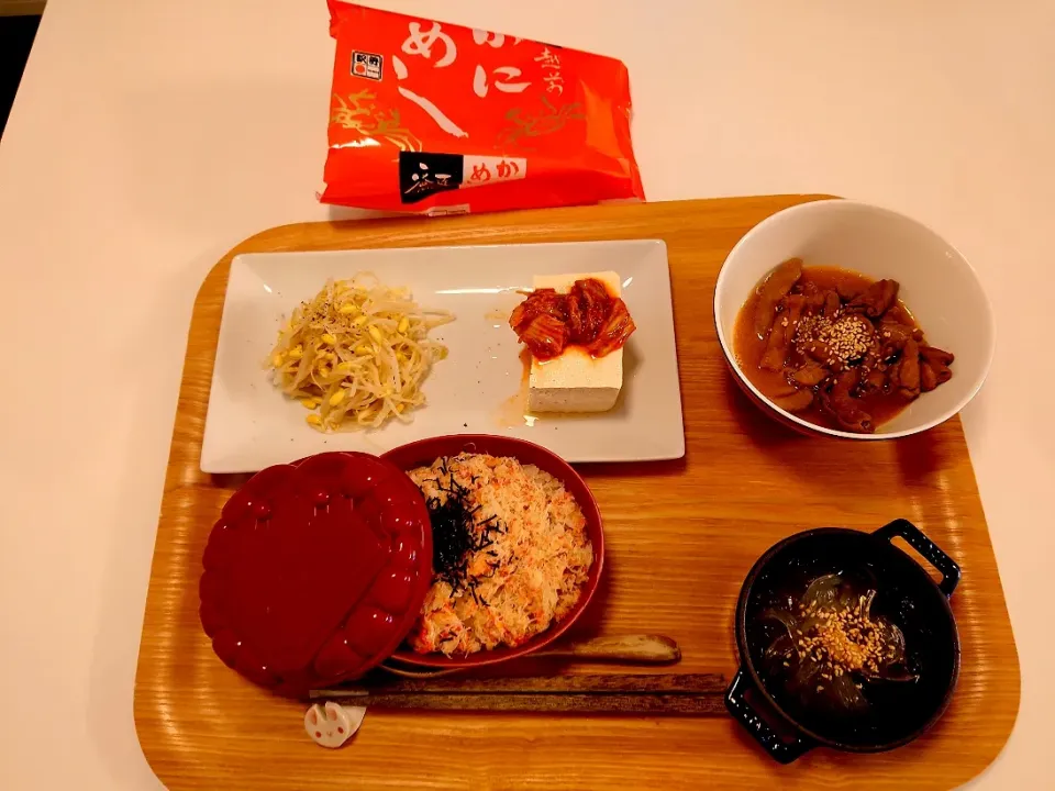 今日の夕食　かに飯、もやしナムル、キムチのせ冷奴、レトルトのホルモン味噌煮、ところてん|pinknari🐰🌈さん