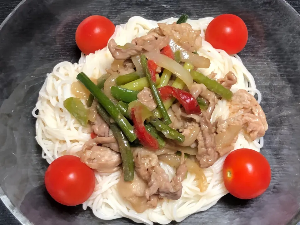 暑い日に！素麺と豚とニンニクの芽で元気に！|まちゃさん