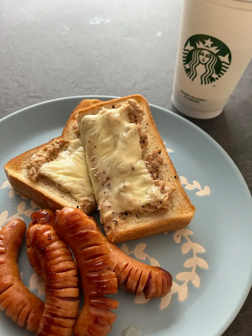 Snapdishの料理写真:ツナ麹ーズトースト🍞|biscccoさん