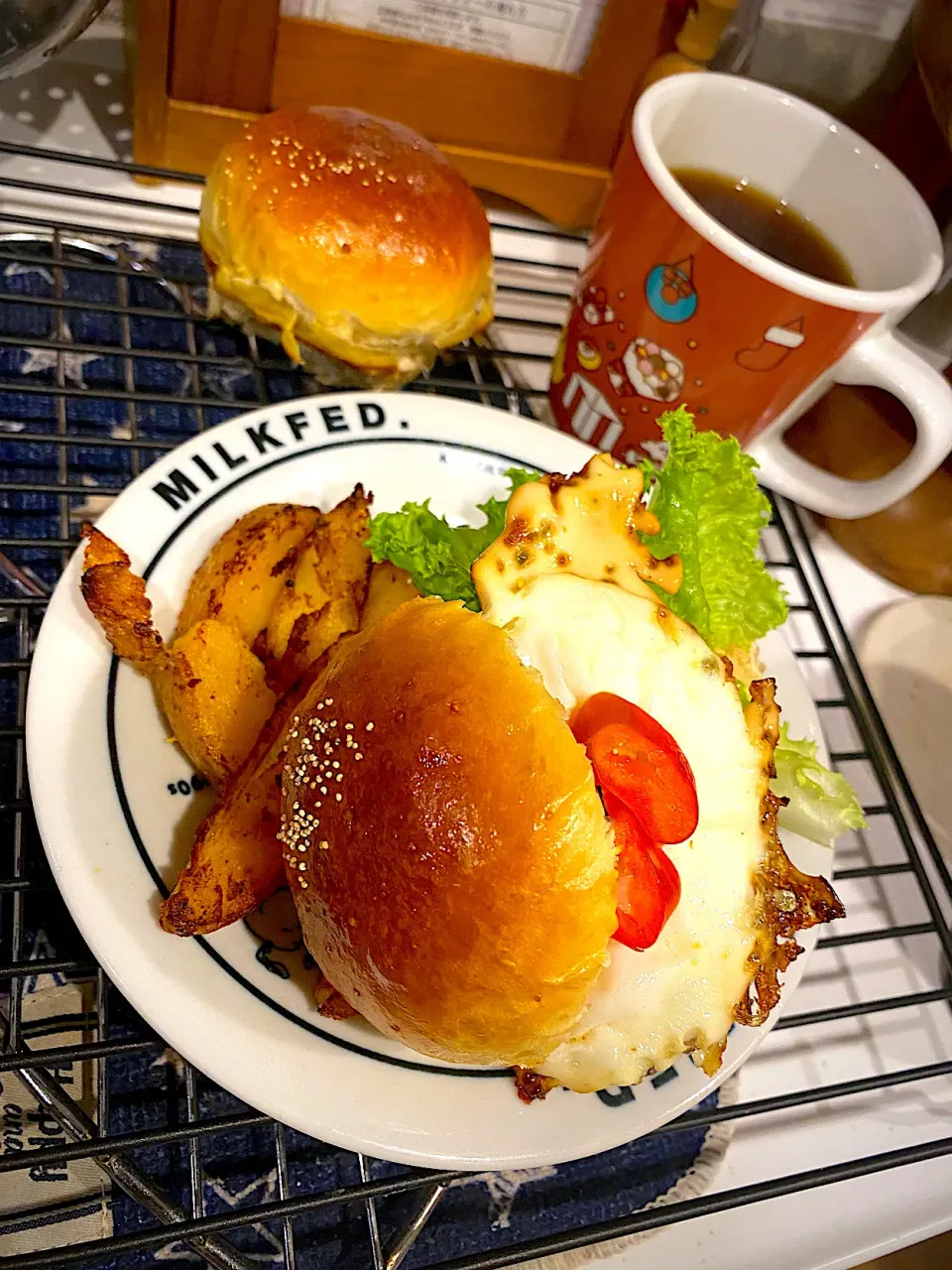 ハンバーガー　目玉焼き　コーヒー|ch＊K*∀o(^^*)♪さん