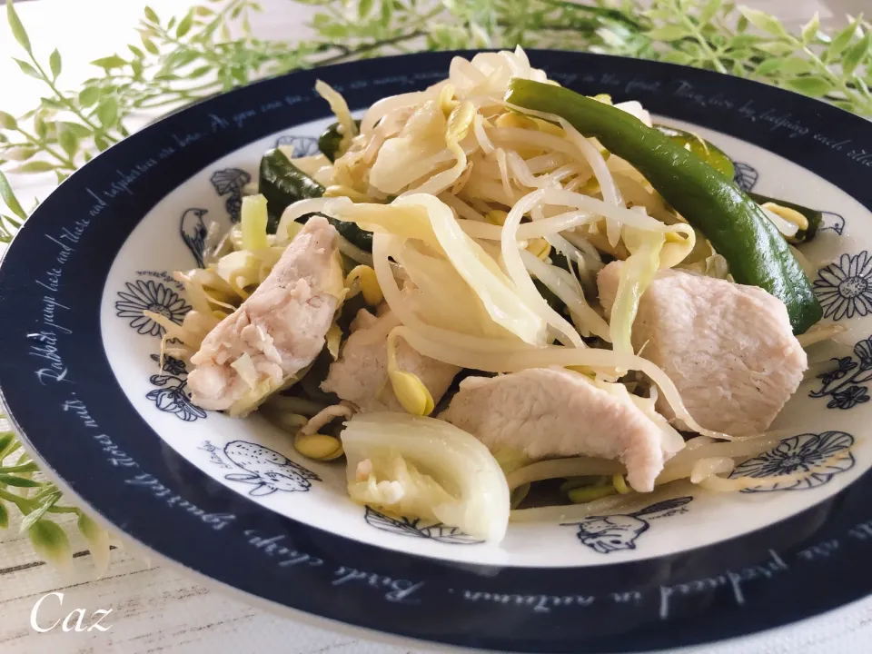 大豆もやしと万願寺の鶏野菜炒め|きゃずさん