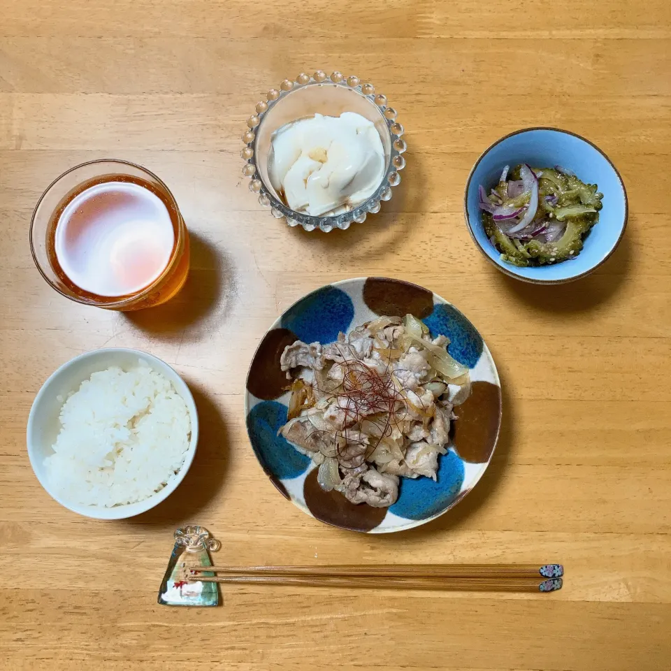 Snapdishの料理写真:豚肉と玉ねぎの塩麹炒め|ちゃみこさん