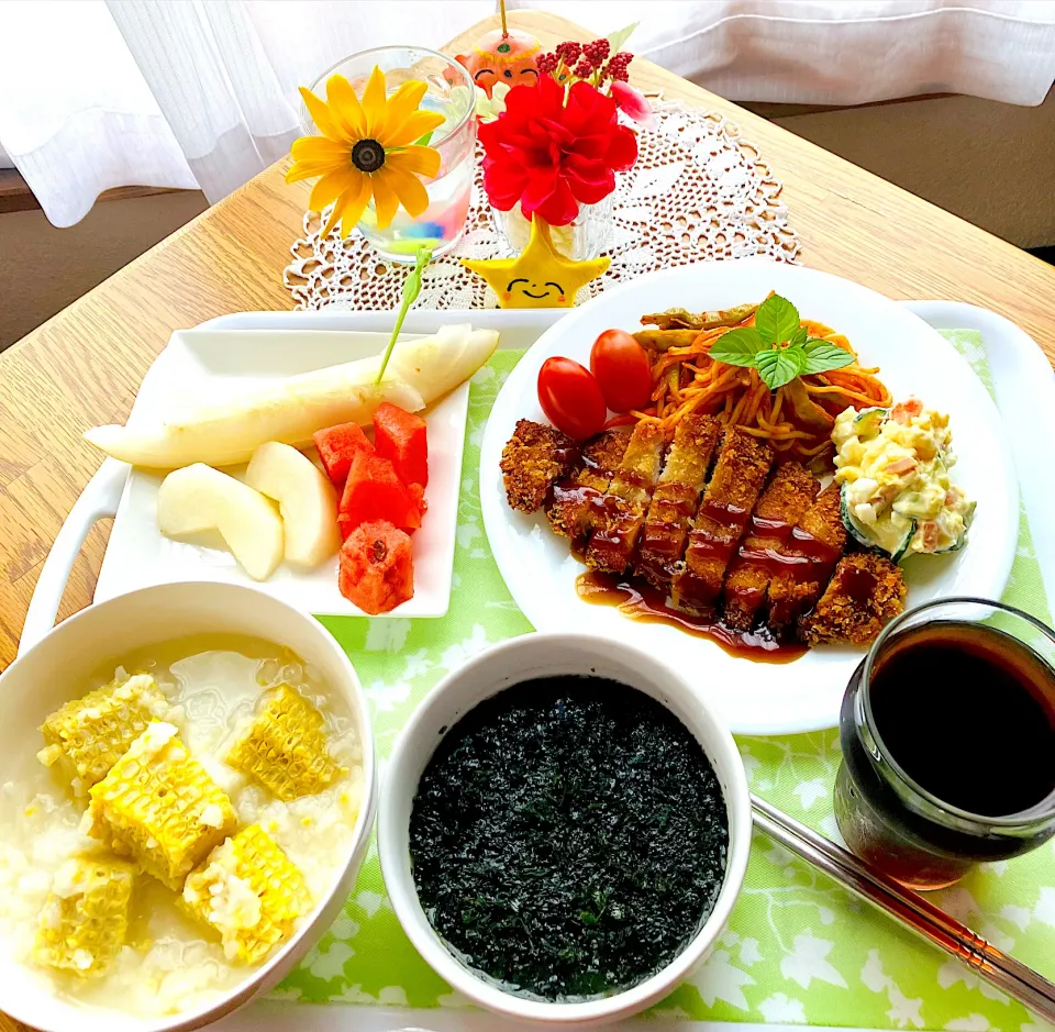 夏バテ予防のしあわせ朝ごはん^ - ^とうもろこしの芯粥🌽とんかつ😋|HAMI69さん