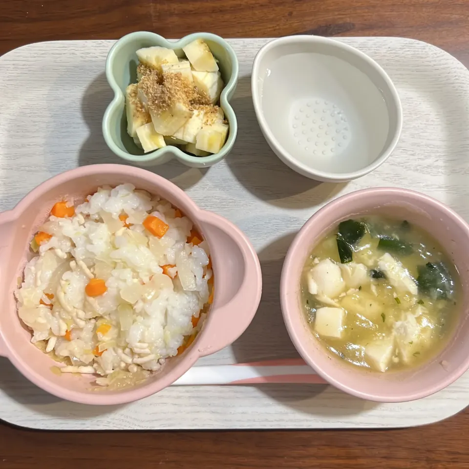 鶏ミンチと野菜のまぜごはん、豆腐とじゃがいものみそ汁、バナナのごま和え、湯冷し|km2571さん