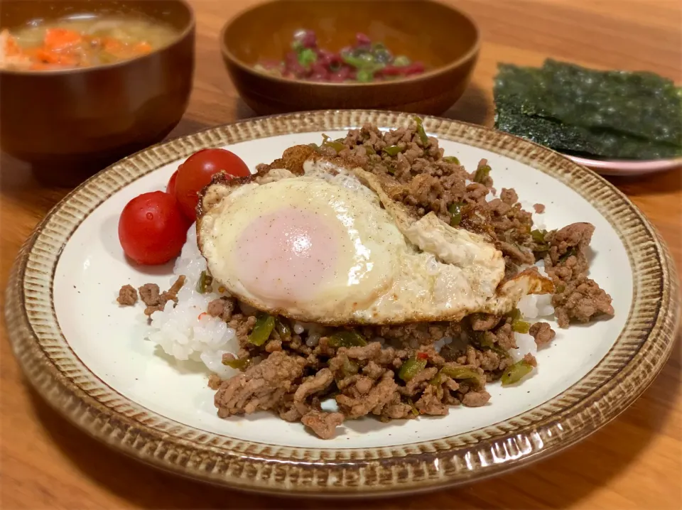 ピーマンと挽肉のガパオライス風|ふくすけ食堂さん