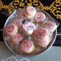 cookies with American icing and sprinkles of colored sugar|Agostino Laterzaさん