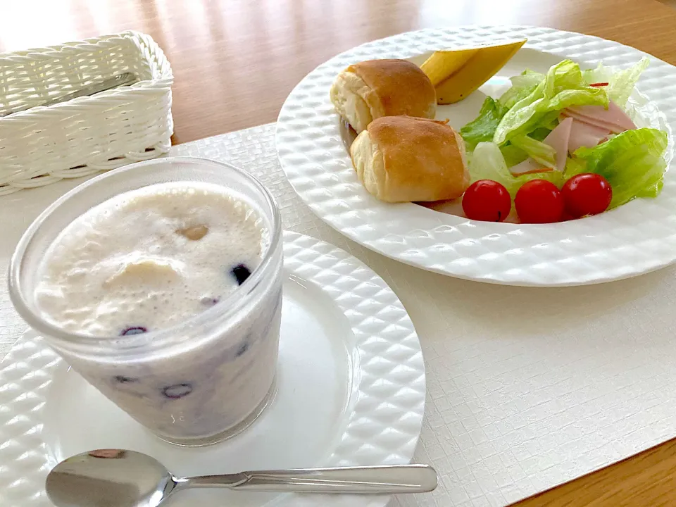 甘酒入りスムージーとサラダ🥗の朝食🌼|花🍀さん