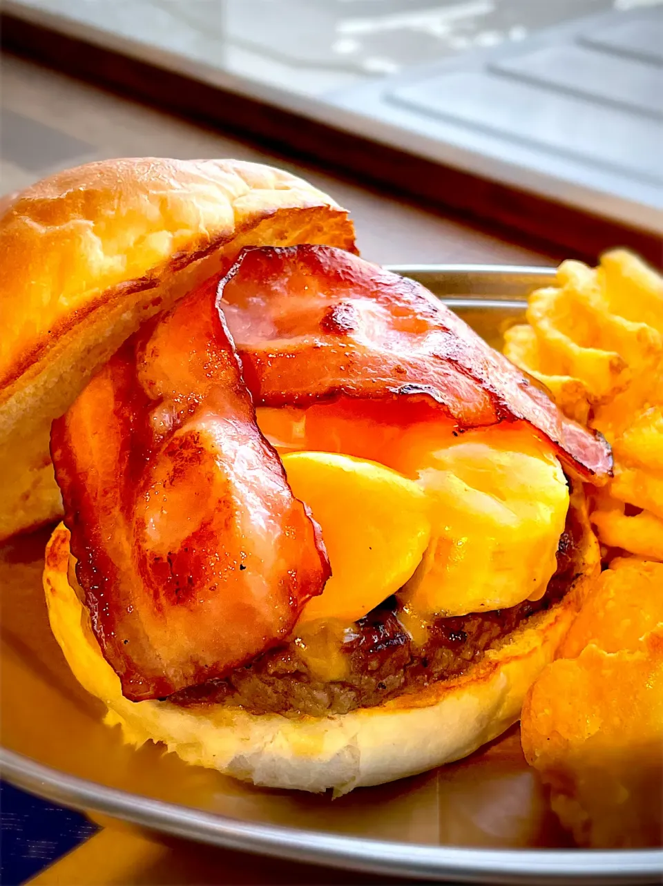 Snapdishの料理写真:ヤチクロバーガーさんの「そんなバナナバーガー🍔」バナナが挟まっているよーー🍌|maSami＊さん