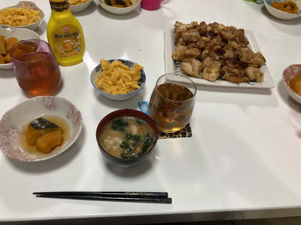 晩御飯☆唐揚げ☆マカロニチーズ☆かぼちゃの炊いたん☆みそ汁（白菜・しめじ・人参・小松菜）疲れたー(T ^ T)|Saharaさん