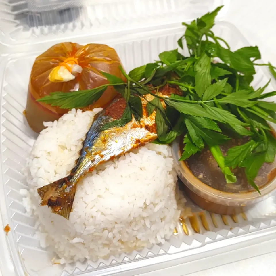 Snapdishの料理写真:Nasi Campur
- Ikan Bakar
- Pajeri Nenas
- Sambal Kerisik
- Ulam|simatasepetさん