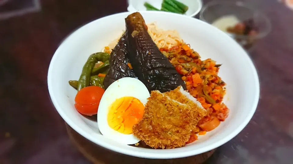 具沢山トマト煮野菜添えのそうめん🍲🍴|石川ティハルさん