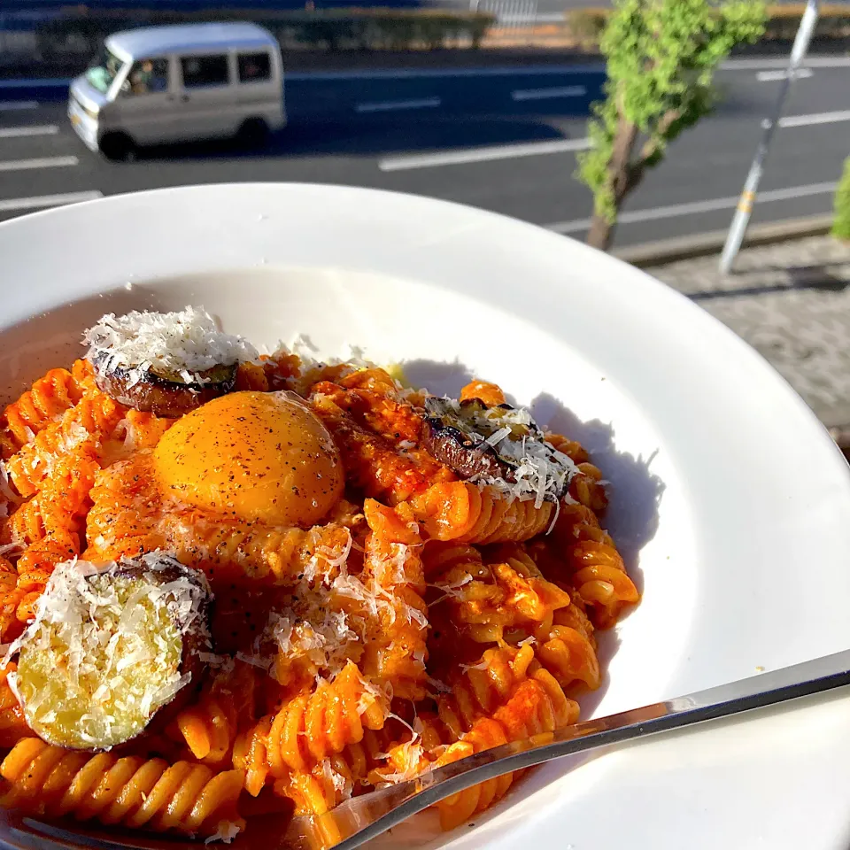 Snapdishの料理写真:茄子のせトマトソースのフジッリ|Kさん