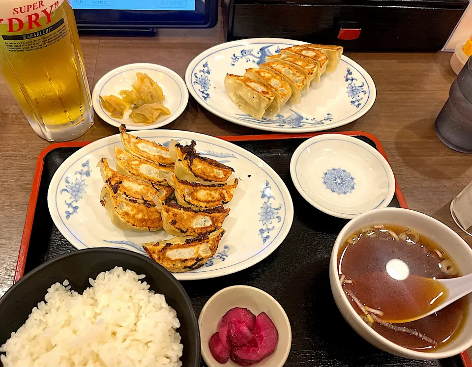 Snapdishの料理写真:福しん　生ビールセット&餃子定食|須佐 浩幸さん