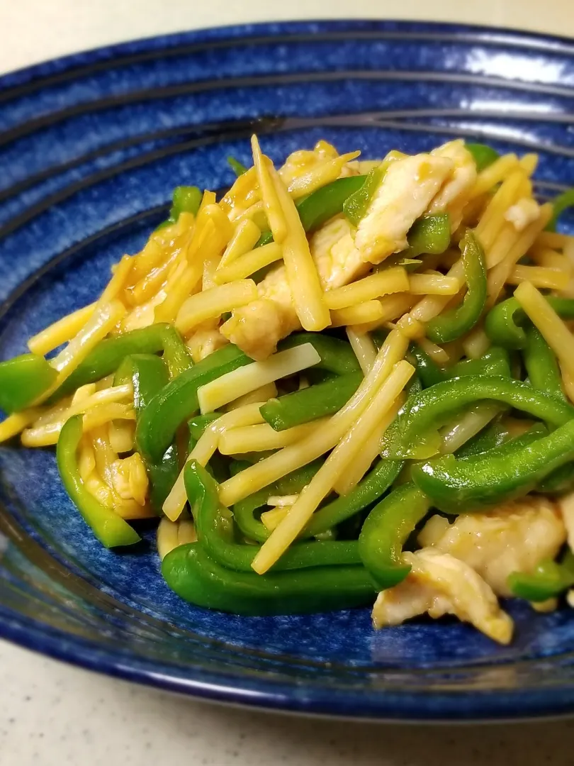 鶏むね肉の青椒肉絲風|ぱんだのままんさん