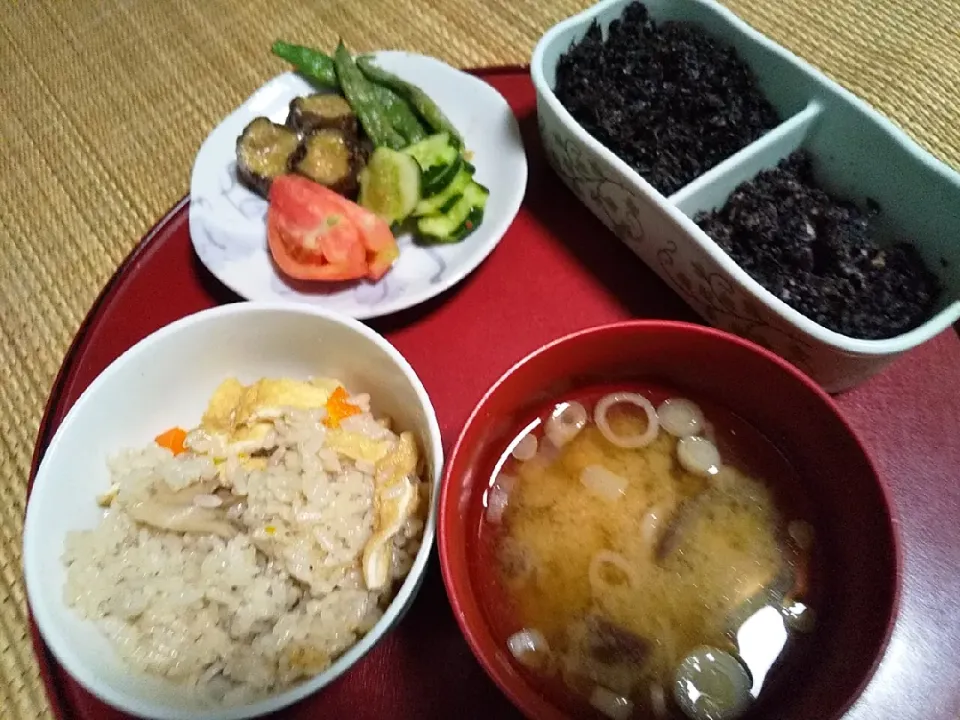 Snapdishの料理写真:炊き込みご飯と夏野菜と赤紫蘇|由紀子さん