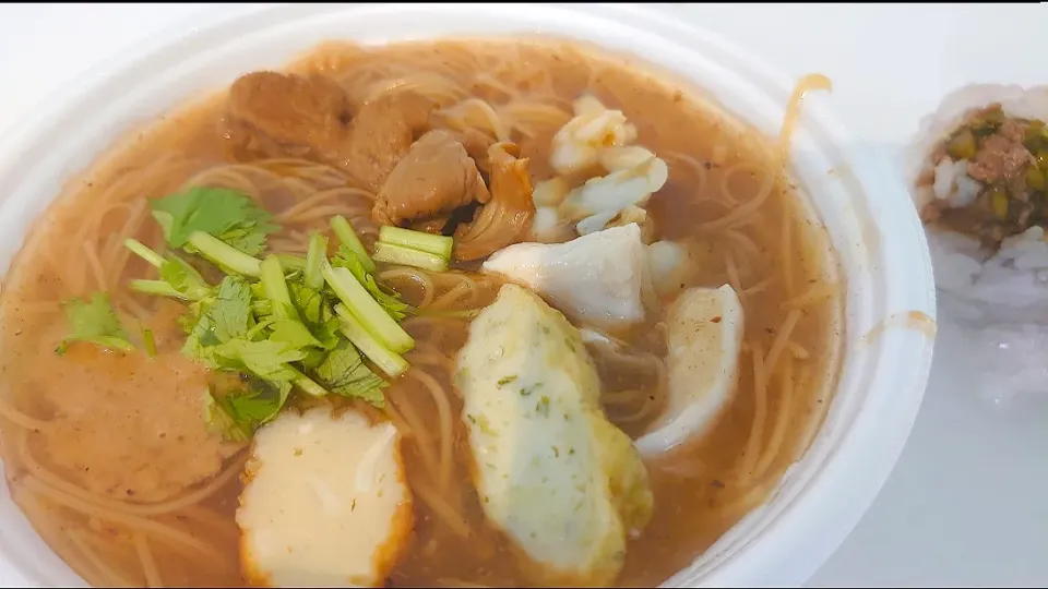 【8/15までの催事出展：台湾】
台湾佐記麺線
佐記麺線 (美味四宝、825円)
＋くるくるおにぎり 
(日式肉燥飯団 270円)
＠東武百貨店池袋店
おいしい！カワイイ！台湾フェア
23186 (196,195)|大脇さん