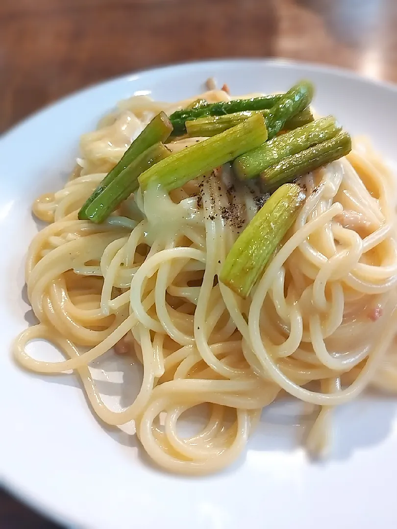 アスパラカルボナーラ
お昼にチョットお腹が空いたから作ってみました。
アスパラはバターで炒めています。|Keisei Chouさん