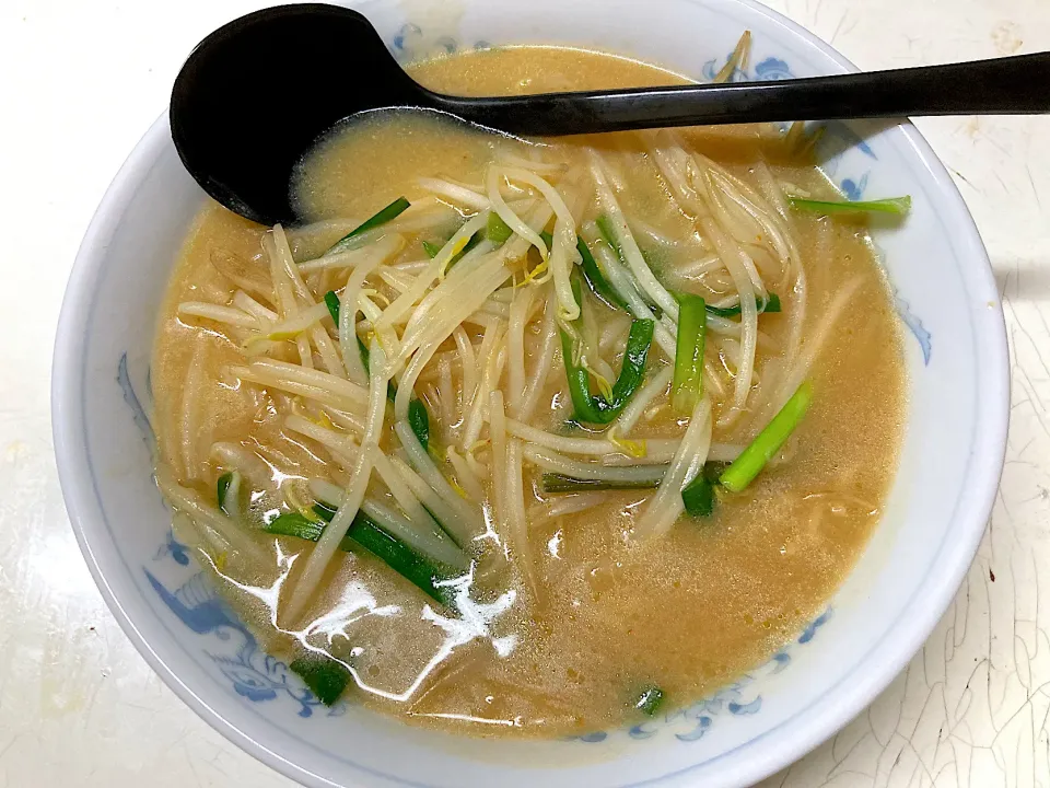 Snapdishの料理写真:もやしあんかけ味噌ラーメン🍜|utayataさん