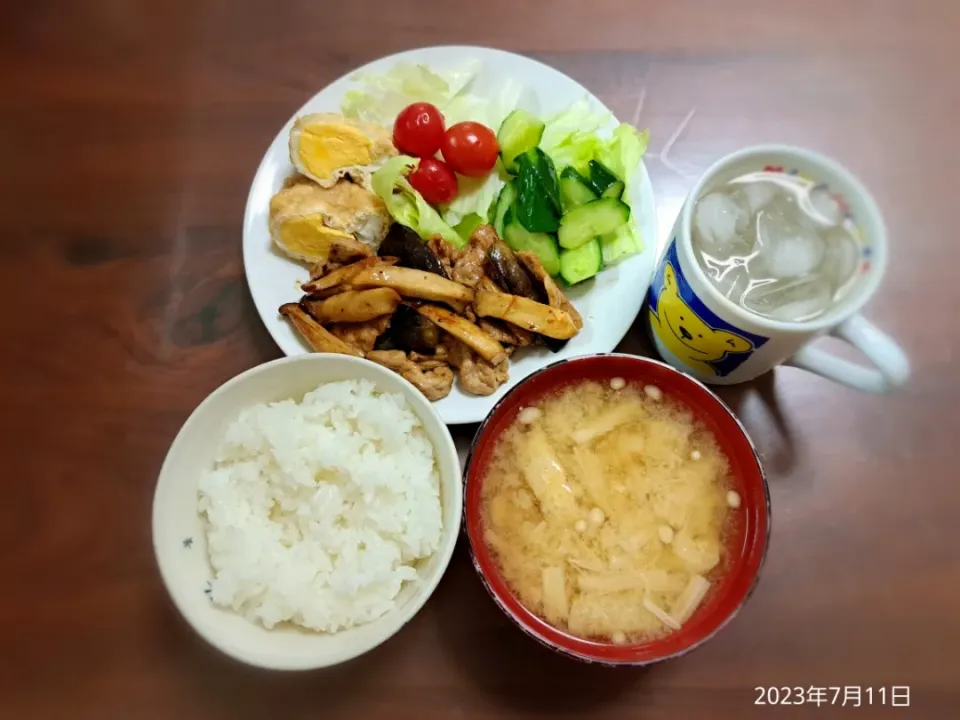 2023年7月11日の晩ご飯
豚肉とエリンギのオイスターソース炒め
巾着卵
野菜サラダ
えのきと油揚げのお味噌汁
焼酎水割り|ソラ♂のご飯さん