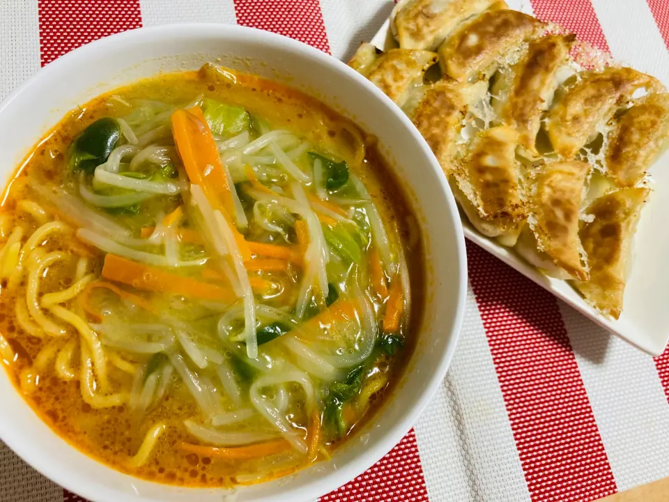 【ガンガン冷房つけて】あんかけみそラーメン　餃子|飛鳥さん