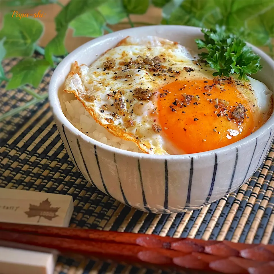 むぎこさんの料理 半熟目玉焼き乗っけごはん|パパ氏さん