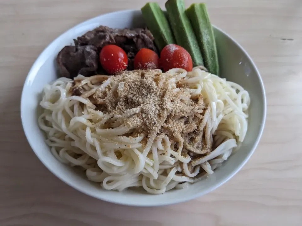 今日の食は牛焼肉トッピングの冷や麦の中身|Tarou  Masayukiさん