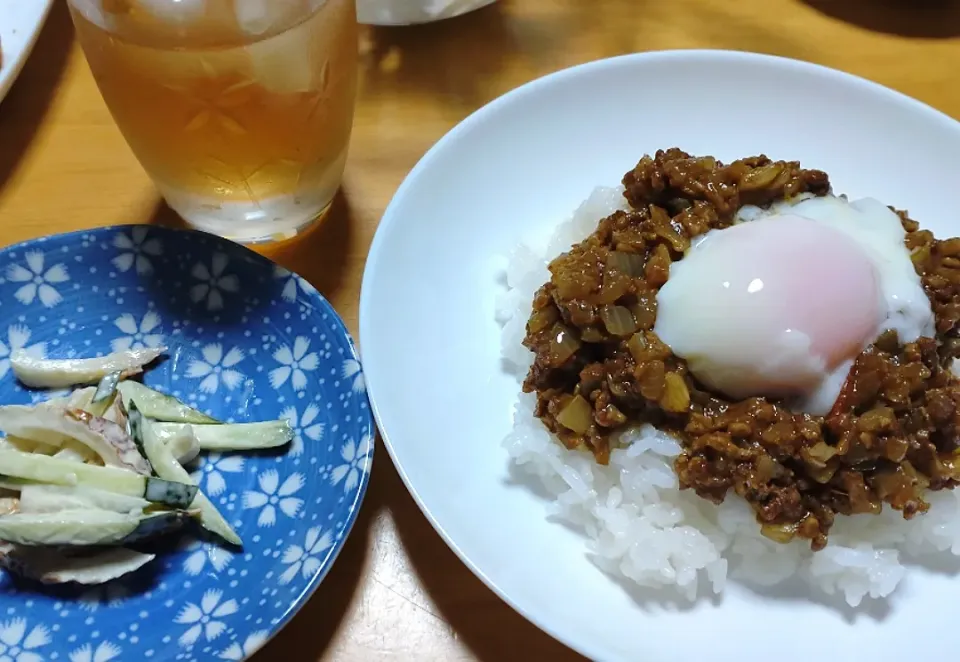 キーマカレーと竹輪ときゅうりのわさびマヨあえ|しまだ ちえこさん