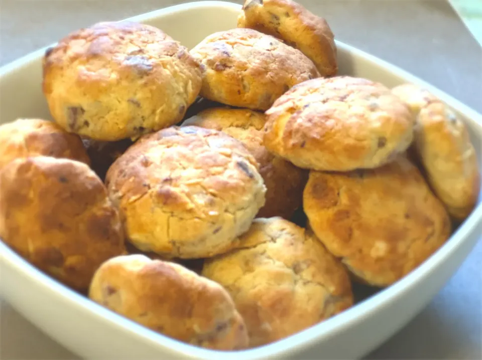 Snapdishの料理写真:Dates and toasted almond cookies|Laki Maikaʻiさん