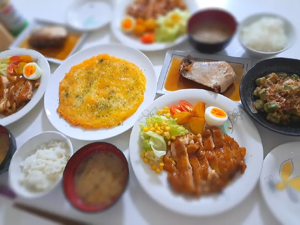 Snapdishの料理写真:夕食(*^^*)
照り焼きチキン&サラダ🥗
そうめんとじゃがいものチーズパリパリ焼き
オクラの唐揚げ
カンパチ煮付け
お味噌汁(なす、玉ねぎ)|プリン☆さん