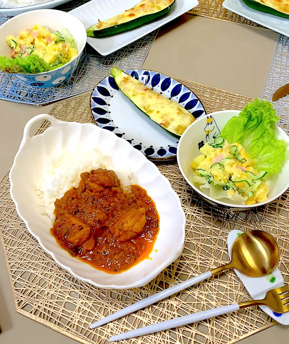 スパイスバターチキンカレー、ポテトサラダ、ズッキーニボート|kekekeさん