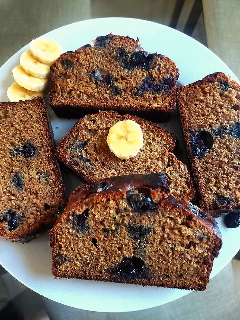 Snapdishの料理写真:blueberry and banana bread|Busisiwe Malunduさん