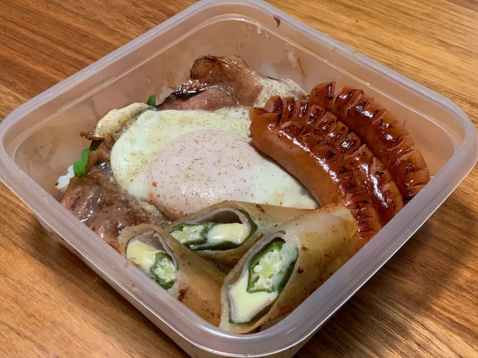 月曜日のお弁当！おかずみーんなお米に乗っけてみた！|ふくすけ食堂さん