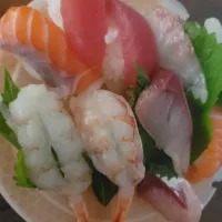 Snapdishの料理写真:💖🌈💖
😁自宅で寿司🍣🍣鮨🍣🍣握っちゃいました😁
🌈何時も覗く㊥のお寿司屋さん盆休みで一杯🌈
  😁ならば作ってお昼に美味しく食べたのだ😁
🩵💙💚🩵💙💚🩵💙💚🩵💙💚🩵💙💚🩵💙💚|みちるなのださん