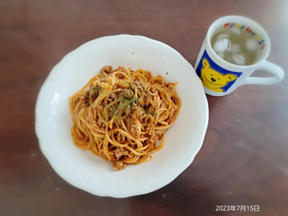 Snapdishの料理写真:2023年7月15日の昼ご飯
ミートソースパスタ
焼酎水割り|ソラ♂のご飯さん