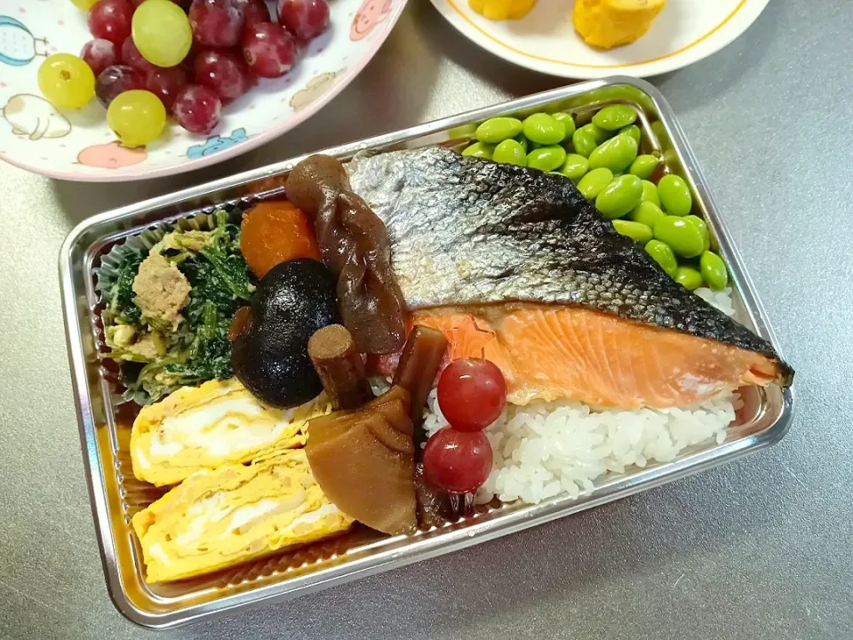 どどーん！っと　鮭弁当|Elmonさん