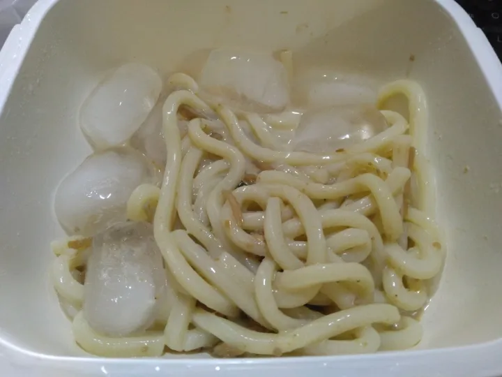 なめ茸と肉そぼろ入り胡麻ダレ冷やしうどん|darkbaronさん