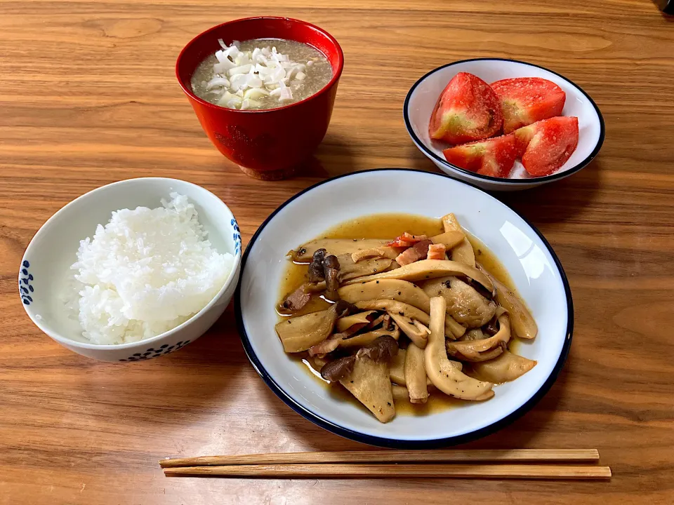 エリンギベーコンバター炒め&海鮮味覇の中華スープ|Masatoさん