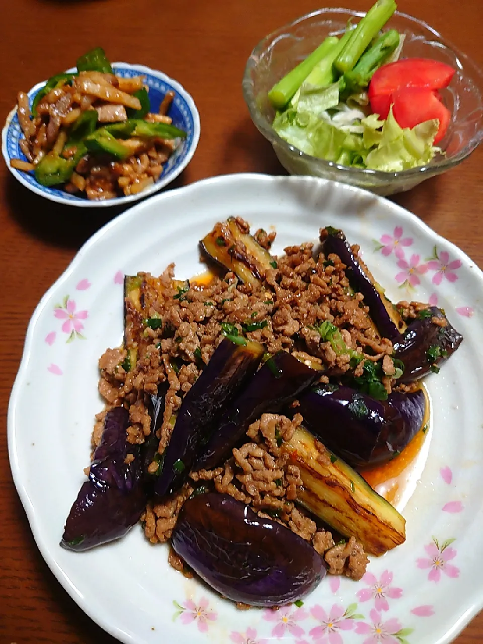 豚肉と挽き肉炒め
青椒肉絲
サラダ|ぱやさん