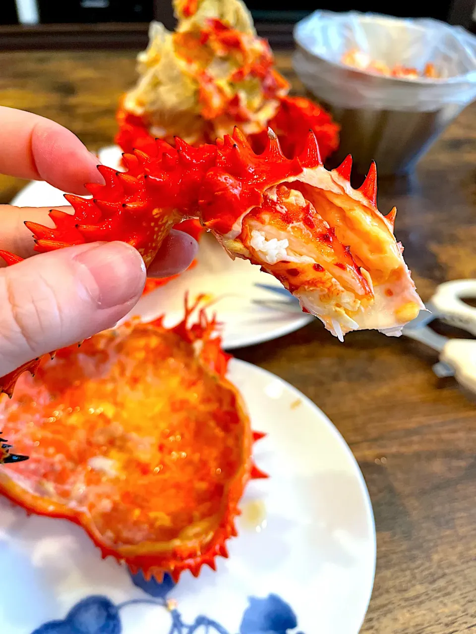 北海道根室の花咲蟹🦀は食べる時に手がトゲで痛過ぎる💦|ヨッチャンさん