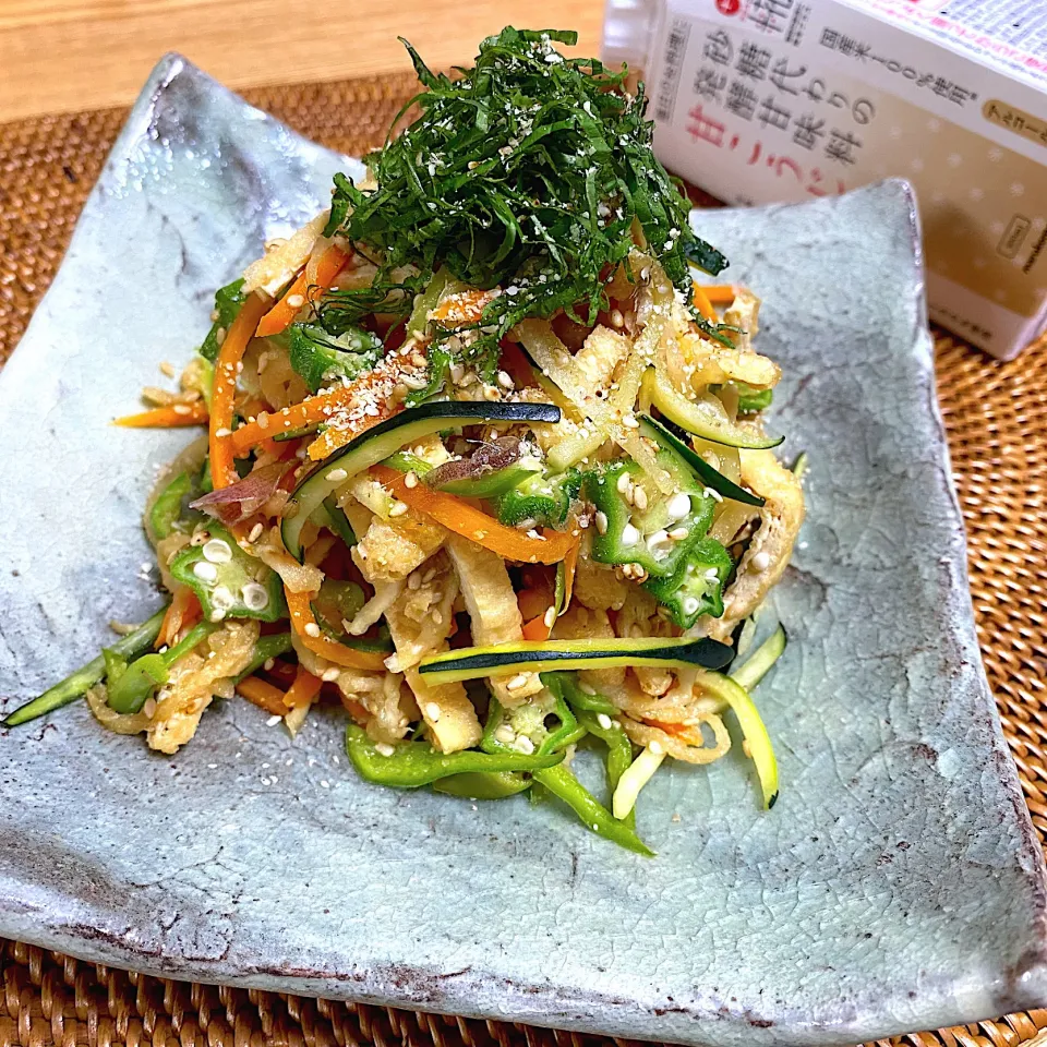 Snapdishの料理写真:甘酒と醤油のみ！切り干し大根とお揚げさんとお野菜の胡麻和え|sakurakoさん