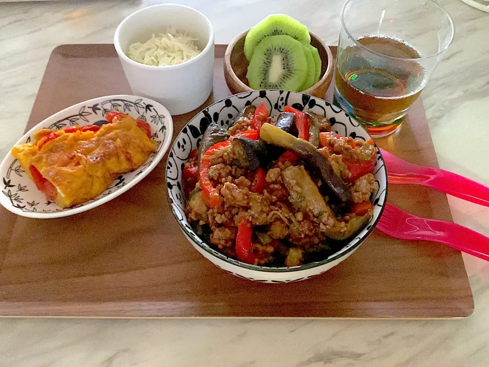 茄子とひき肉とパプリカの麻婆丼|アリサさん