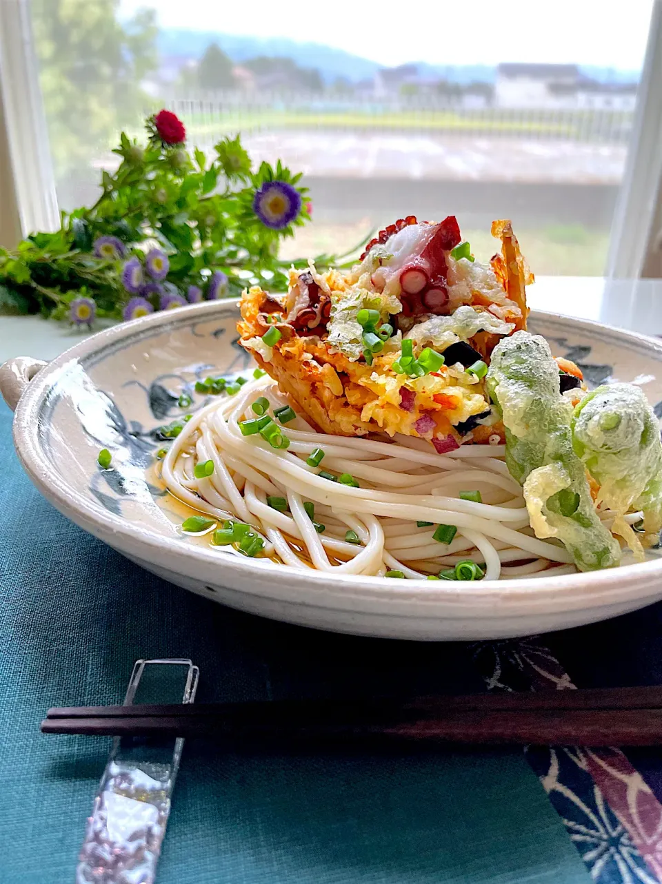 蛸と野菜のかき揚げのせ🥢ぶっかけ太素麺|サミカさん