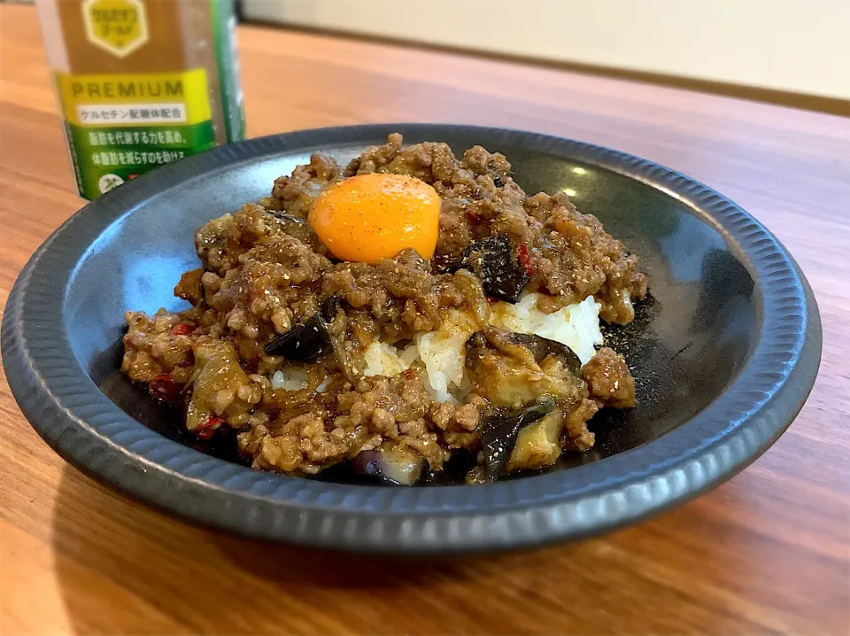 麻婆茄子丼　卵黄のっけ|ふくすけ食堂さん