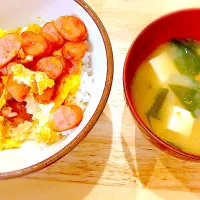 Snapdishの料理写真:ウィンナー親子丼|ninnyさん